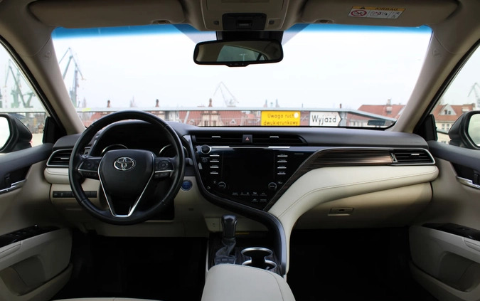 Toyota Camry cena 129000 przebieg: 69050, rok produkcji 2020 z Opoczno małe 704